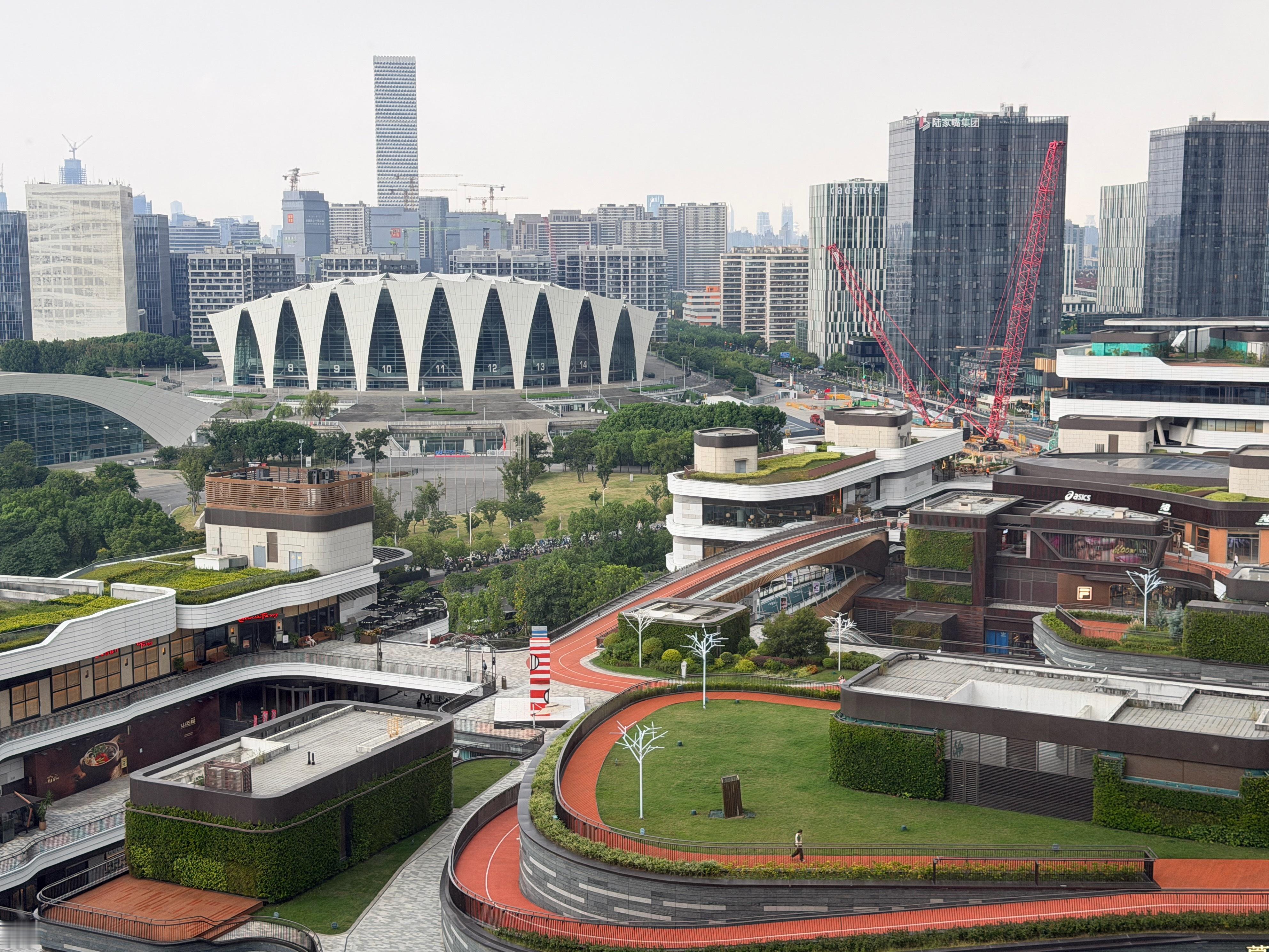 vivo还挺用心的，在酒店弄了个办入住的专属通道，这样很方便，也不会影响正常的客