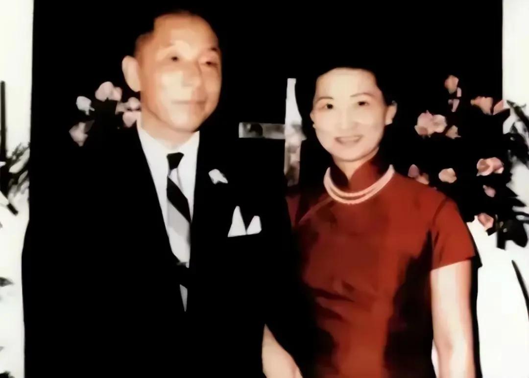 1963年，赵一荻终于迎来了属于她自己的婚礼，自从她16岁待在张学良身边，此刻已