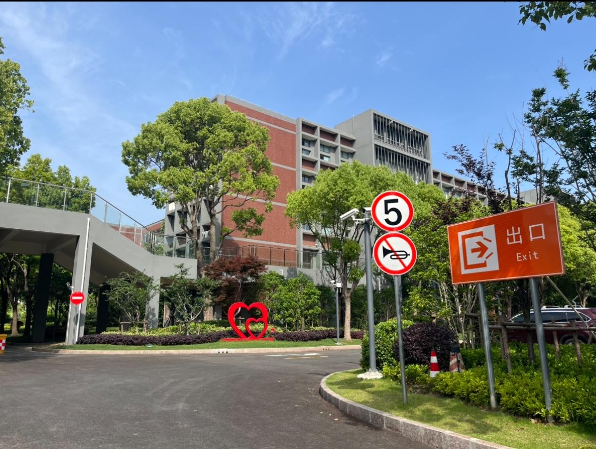 上海今年中考的家长有没有发现，今年浦东有一所学校静悄悄？坊间也没有最高分和700