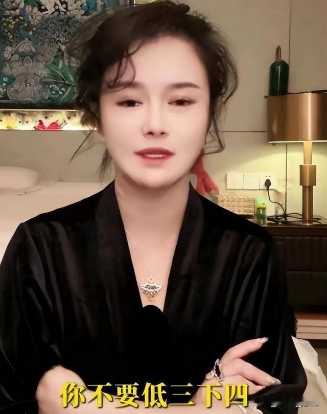继七年亏光两亿之后，拳王家庭再爆新话题：已分房睡三年。
1，
没有夫妻生活怎么办