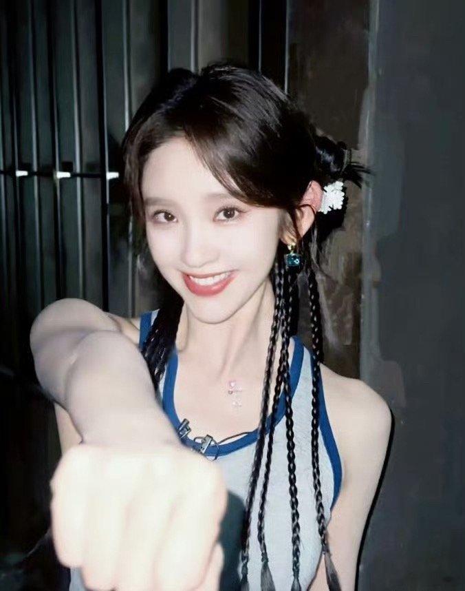 瓜六实在美丽 请以后多多直播好吗！ 