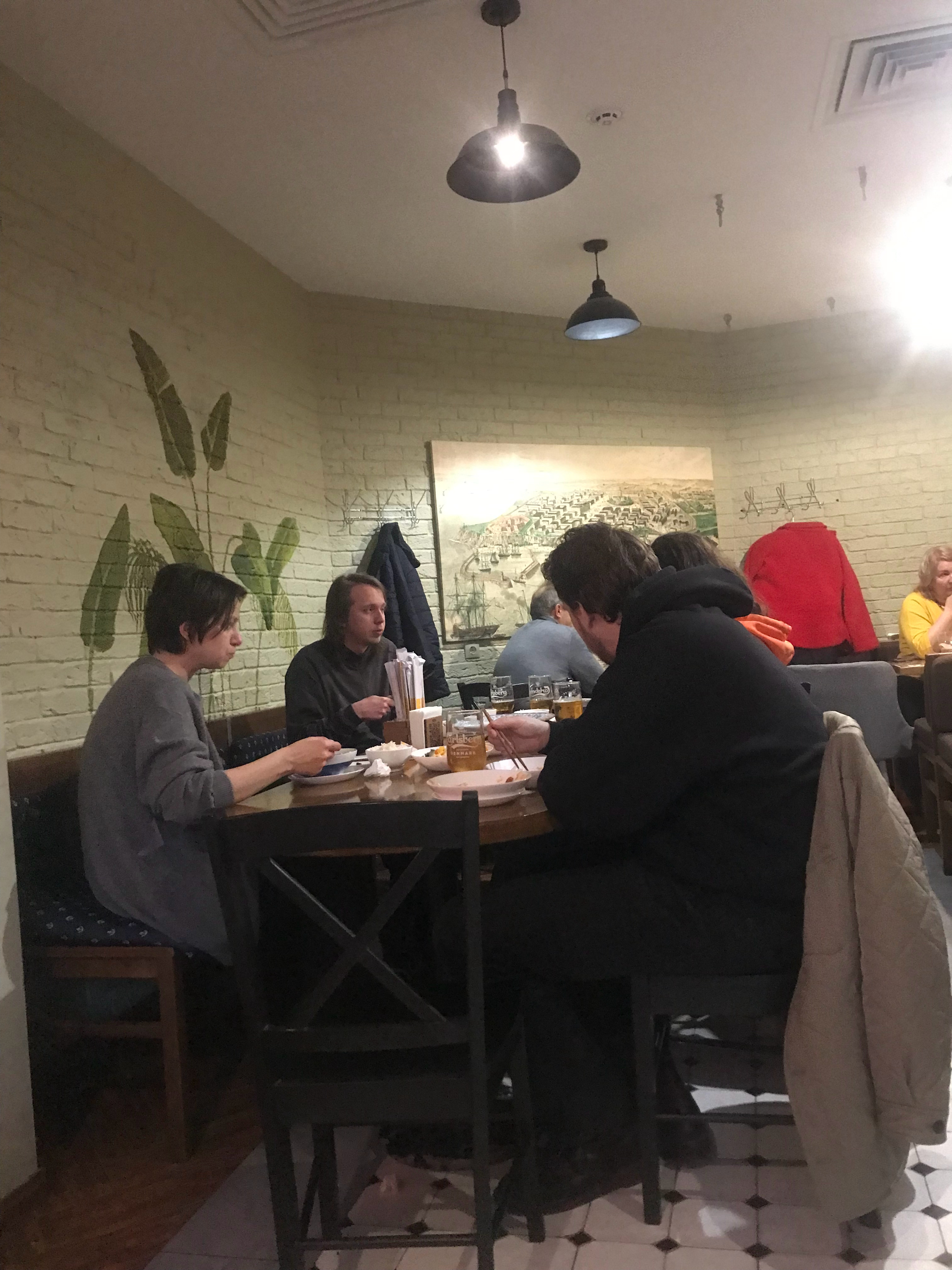 基辅中餐馆生意火爆门口都是排队等位的未来我也要开一家 乌克兰·基辅