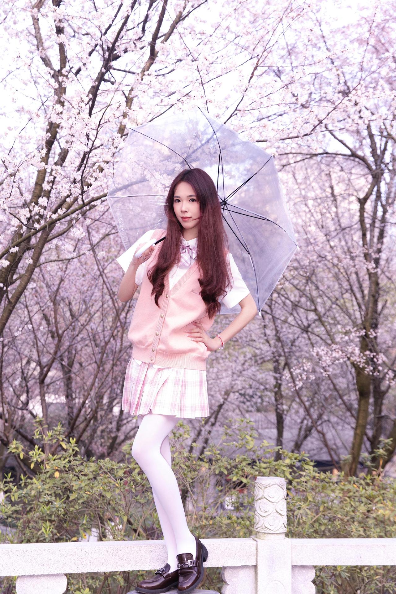 长沙约拍📷-望月湖樱花&jk
模特：@怡 
设备：Canon EOS R62