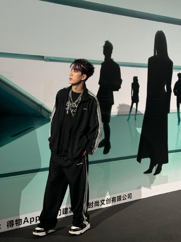 #鹭卓还有几张没发的live图##鹭卓还有几张没发的库存照#鹭卓的厦门看秀 li