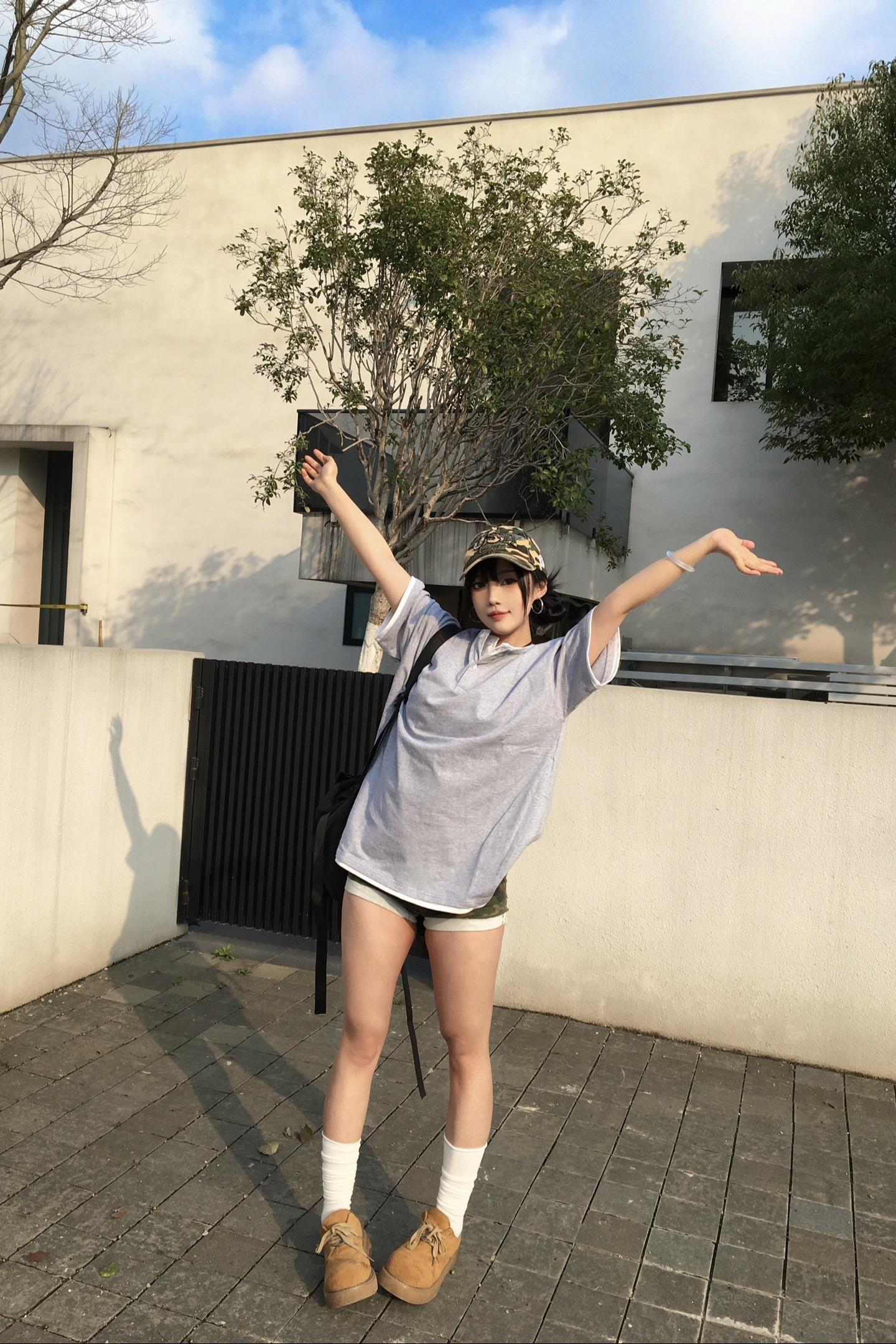 一个人如果经常叹气 也不全然是个坏事 起码说明她还有呼吸