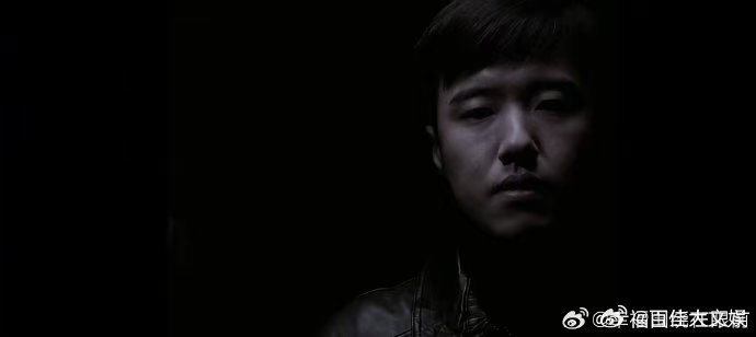 张哲华李庚希新剧对视这一眼 家人们冲这眼神也得看！《命悬一生》中孟朝和吴细妹隔镜