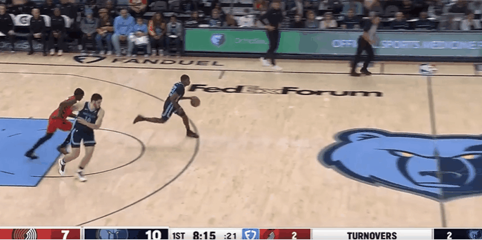 谁也挑战杨瀚森护框！杨瀚森脚步跟不上，被考沃德打个2+1



杨瀚森这个防守回