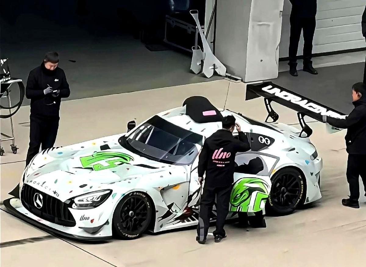 奥迪的英杰汇品牌大使，明年开着奔驰的赛车去比赛了。
这事儿也就他干得出来。
我看