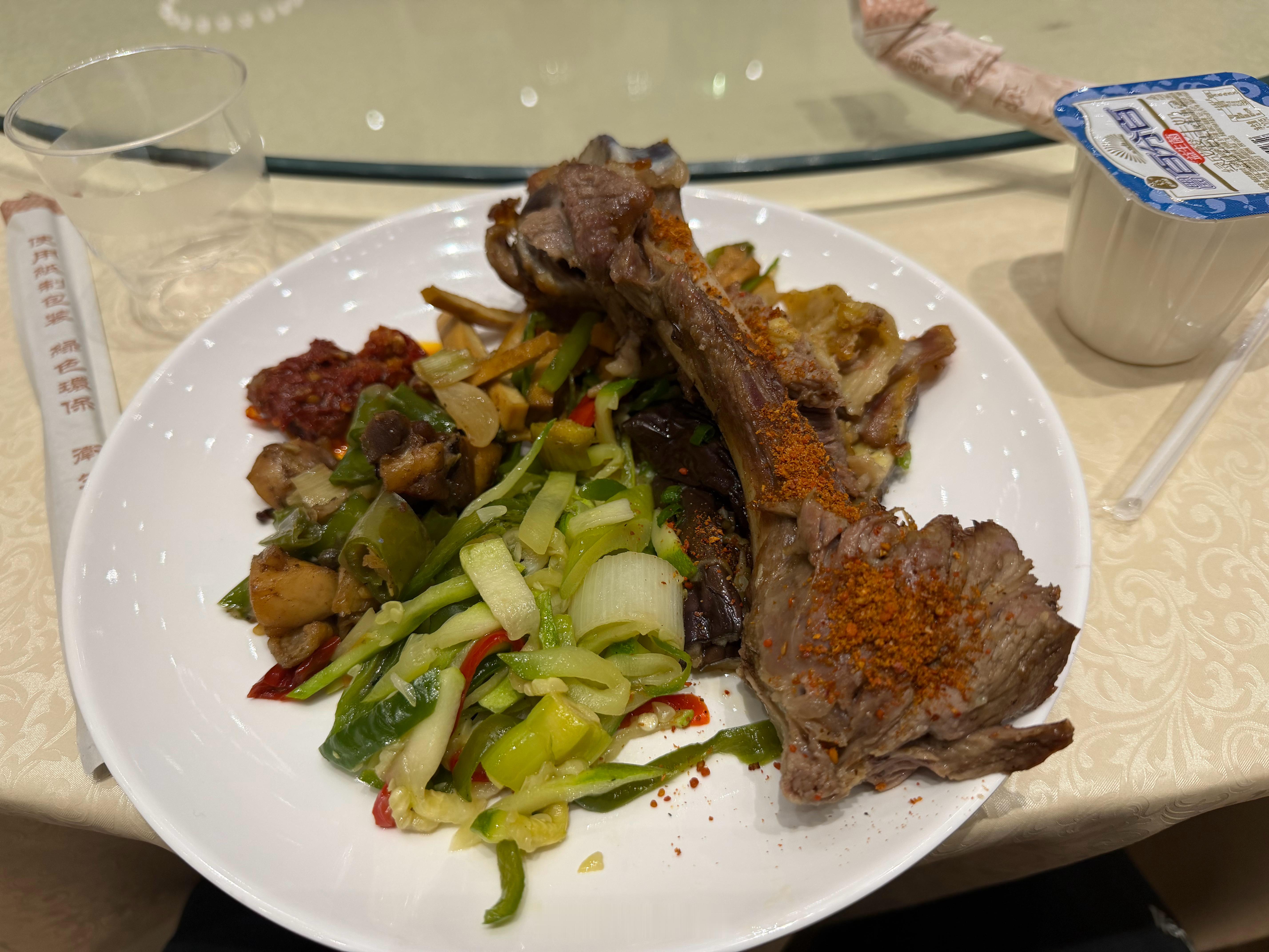 折腾一天终于到酒店了，头一次吃这么晚 克拉玛依·乌尔禾镇