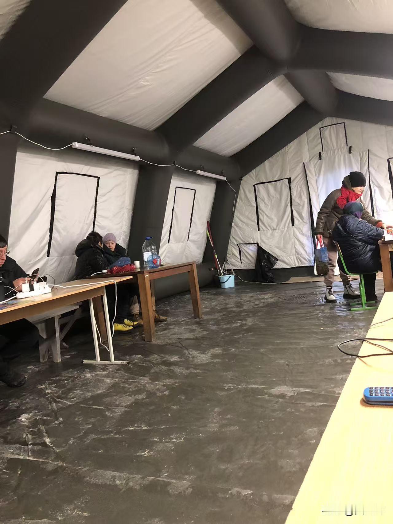 【4000栋多层住宅无供暖 17.3万名用户处于停电状态】

基辅市长克利奇科称