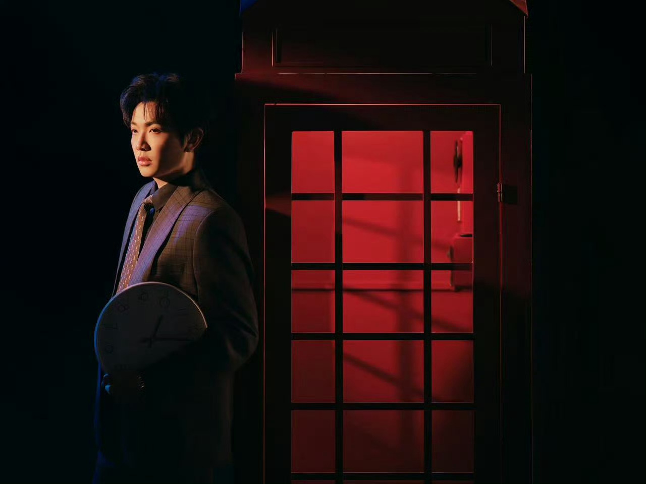 谁接到颜人中电话了 被颜人中的颜值狠狠拿捏了！立体五官配干净气质，舞台上唱歌时的