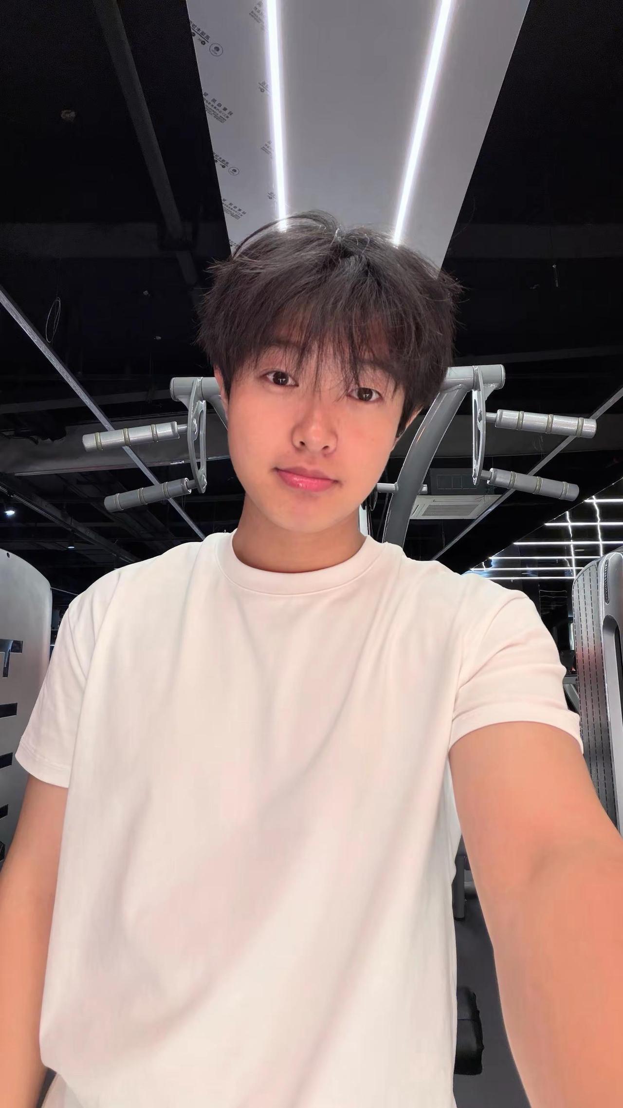 黑发历险记 剪发前vs剪发后 飞机头 素人改造