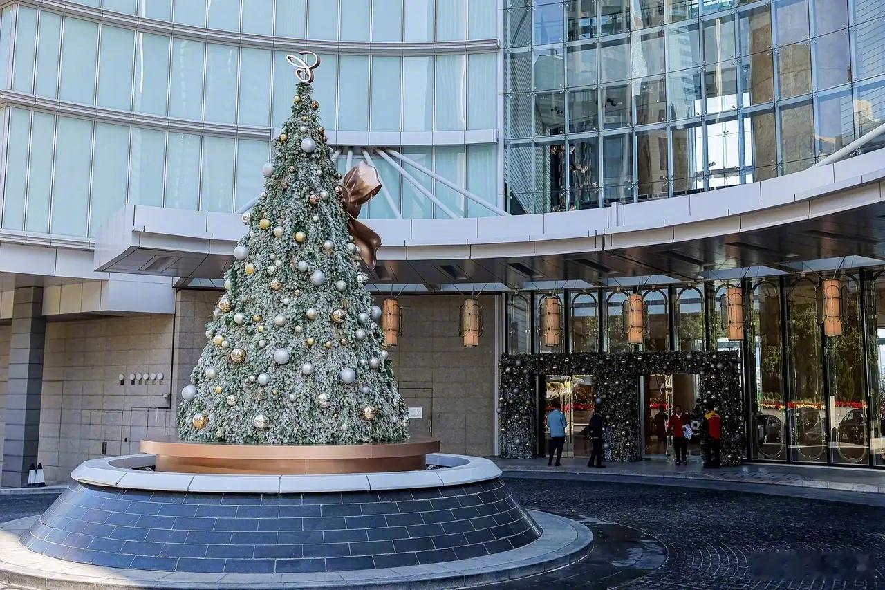 【谈楼市不必噤若寒蝉！实事求是才是关键】现在，不少自媒体聊起“房事”就犯怵，担心