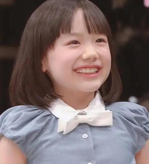 3岁出道，5岁出演短片电影《大冒险妈妈》走进了大众的视野。
 
6岁一炮而红，拿
