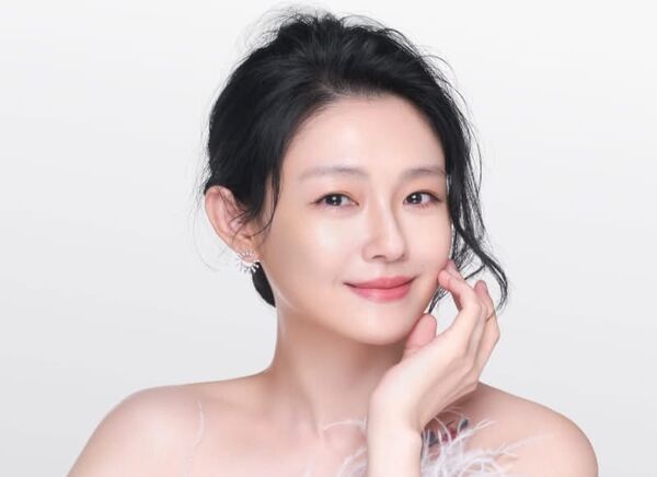 【小S经纪人回应大S代言照未撤下】小S方回应大S广告未撤下 在大S去世一年多后，