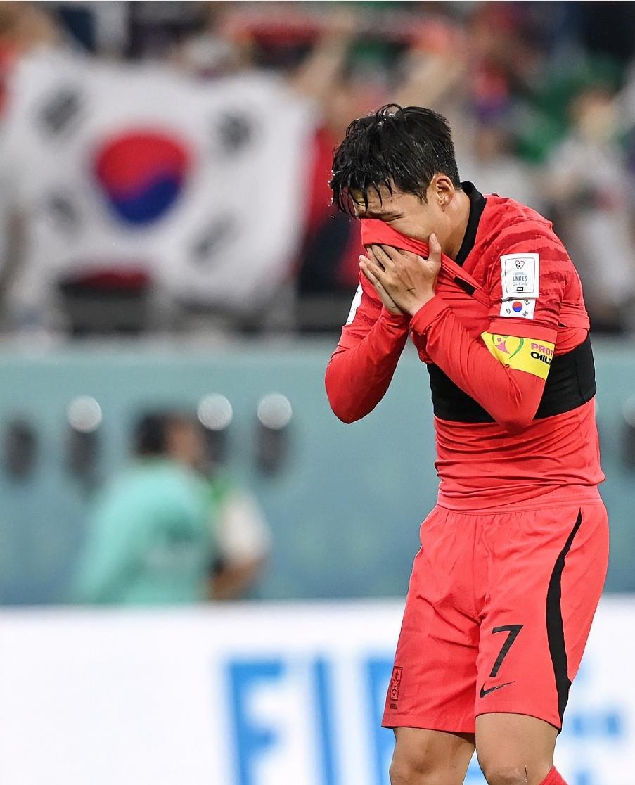 仅8名球员回国！韩国总统亲自道歉！韩国队未进入世界杯32强后，韩国足协宣布，不会