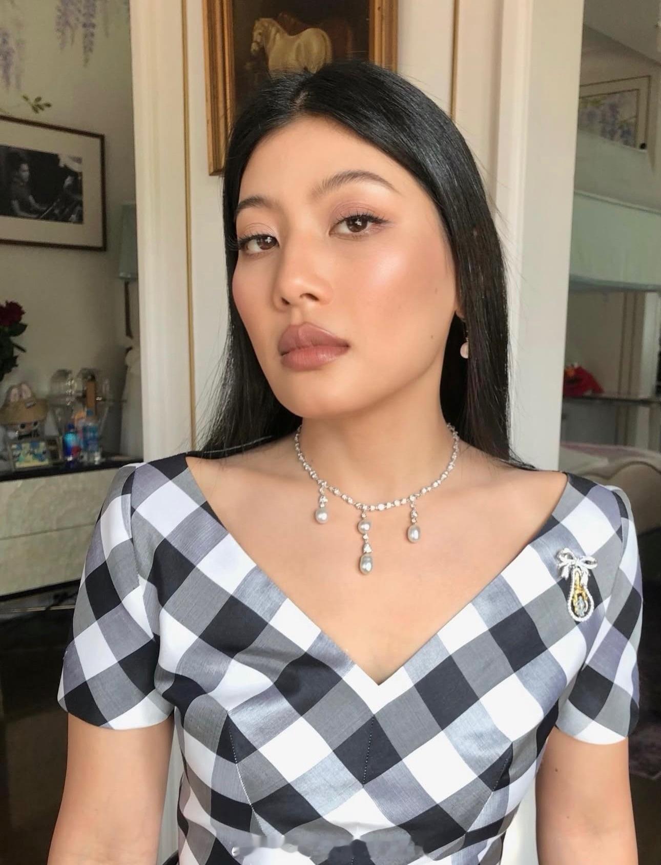 王室王室泰国王室镇宅 镇宅的爱犬MI-6，这狗也是搜救队的成员，平时和镇宅一起进