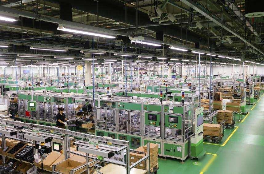 中国科技企业被美国列入军事清单，白宫内部吵翻了天，一场无声的产业地图争夺战正在上