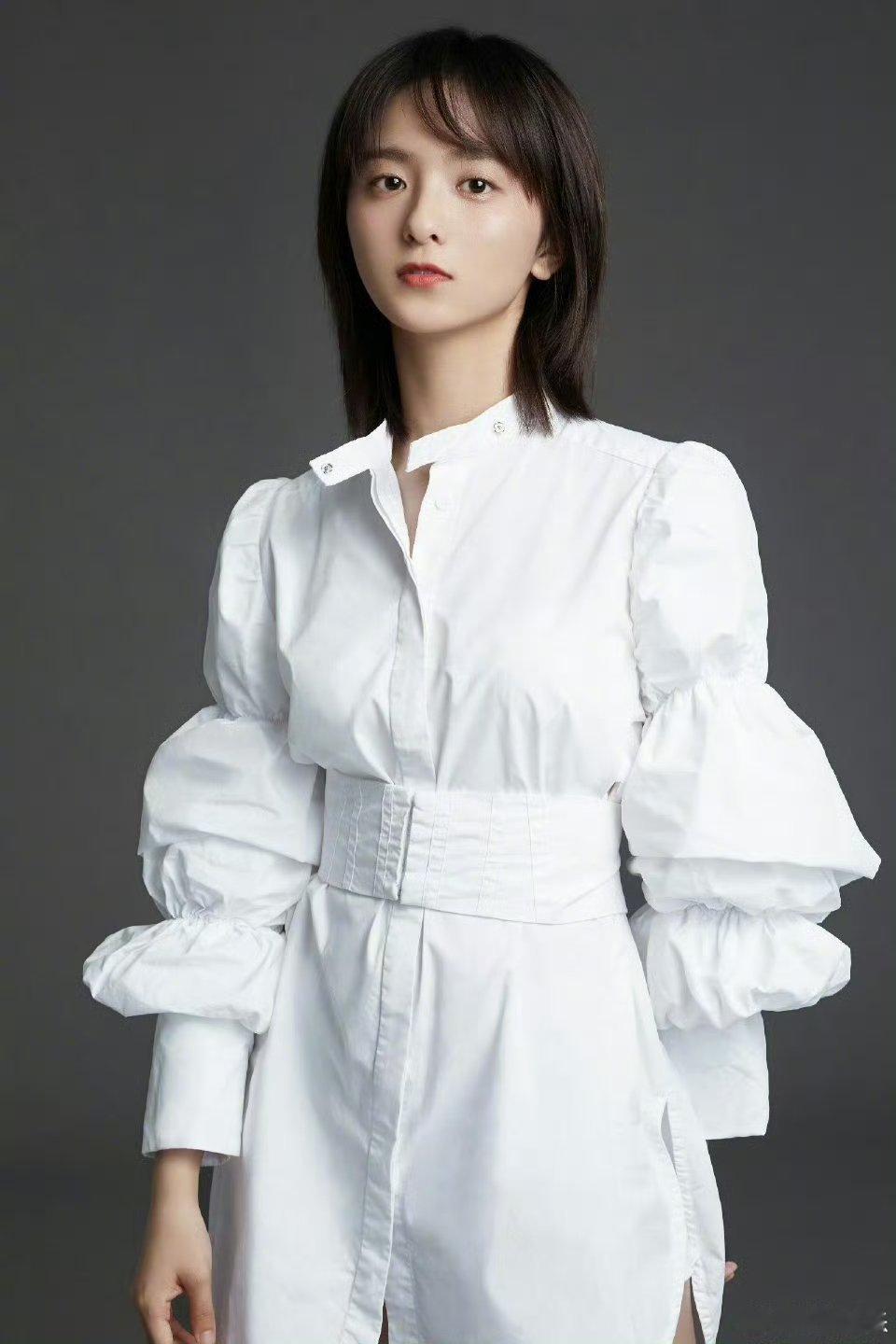 #厉嘉琪[超话]##厉嘉琪否认是万茜老公出轨对象#厉嘉琪这锅可不背，大家理性吃瓜