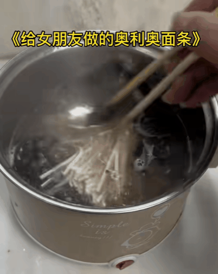 歌手直播 随便看了几个切片，感觉现在歌手这编曲就跟下面做的饭一样。食材单拿出来还