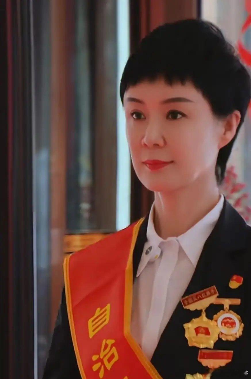 看到贺娇龙局长意外，真的的非常痛心，她真正做到了无愧于“对党忠诚，执政为民”这八