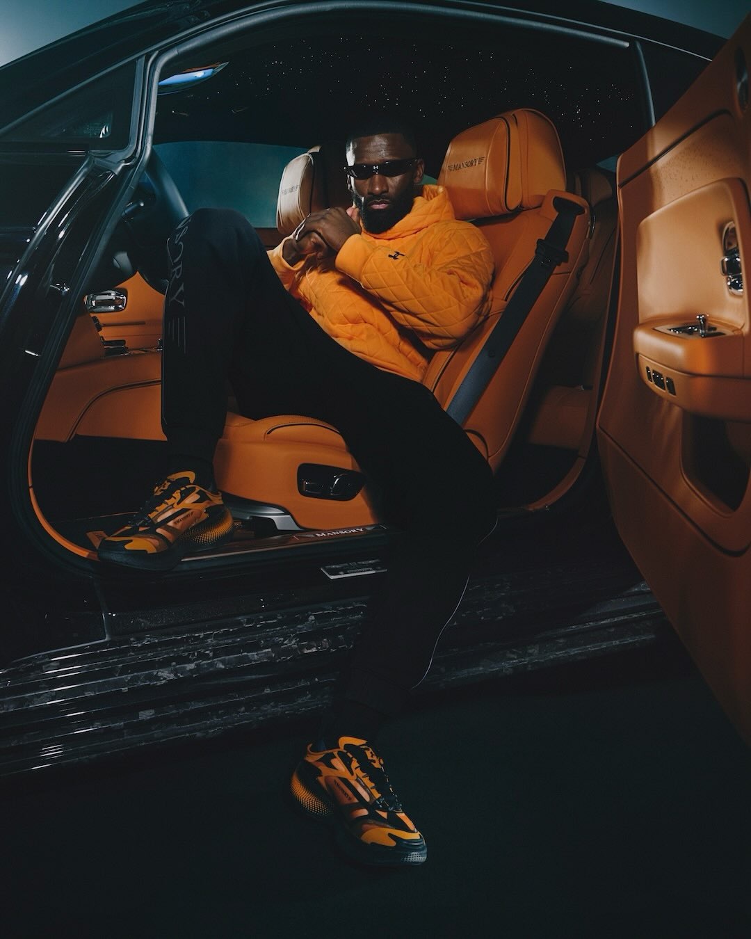 衣服挺帅 有点想买… 