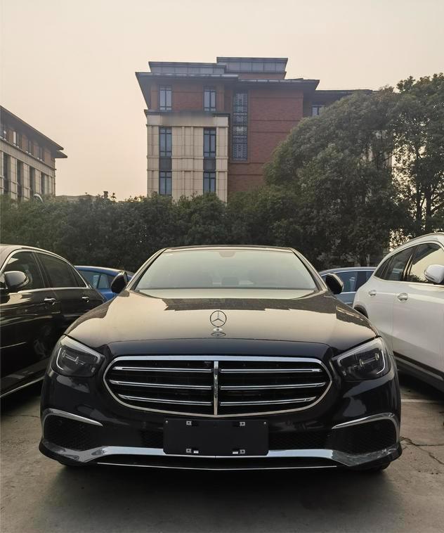 二手奔驰E级选购攻略：动力配置差异全解析，看完直接下单
奔驰E级是二手豪华中大型