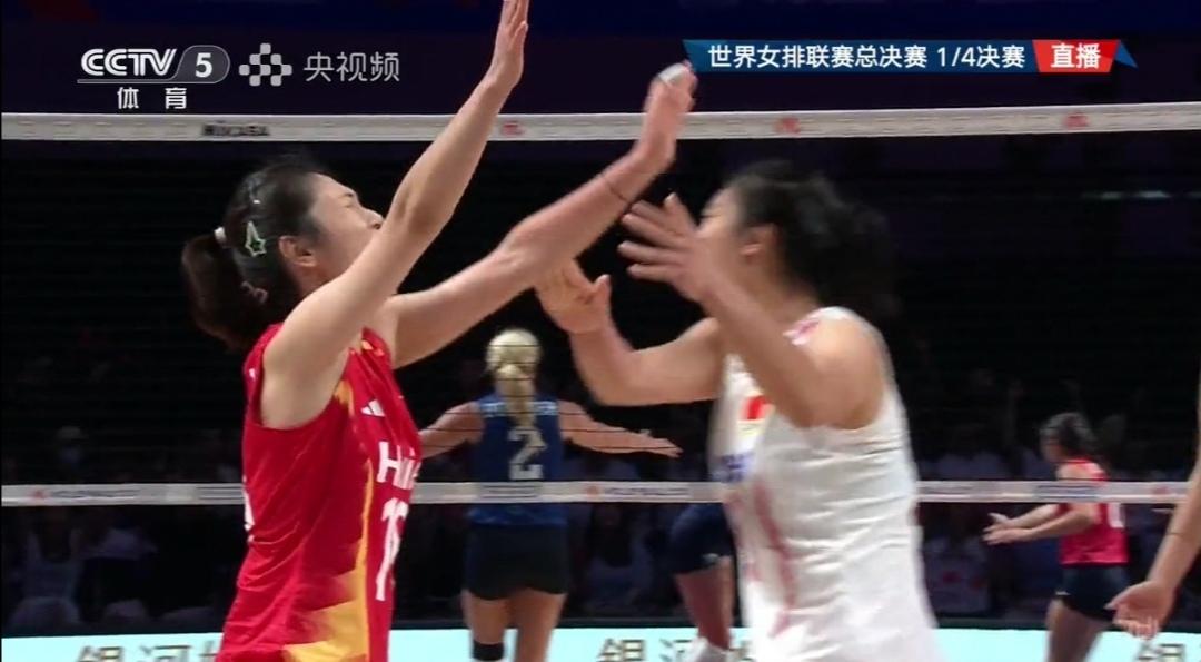 中国女排乘胜追击，再拿1局胜利！
第3局25-20胜！
中国女排2：1领先！
比