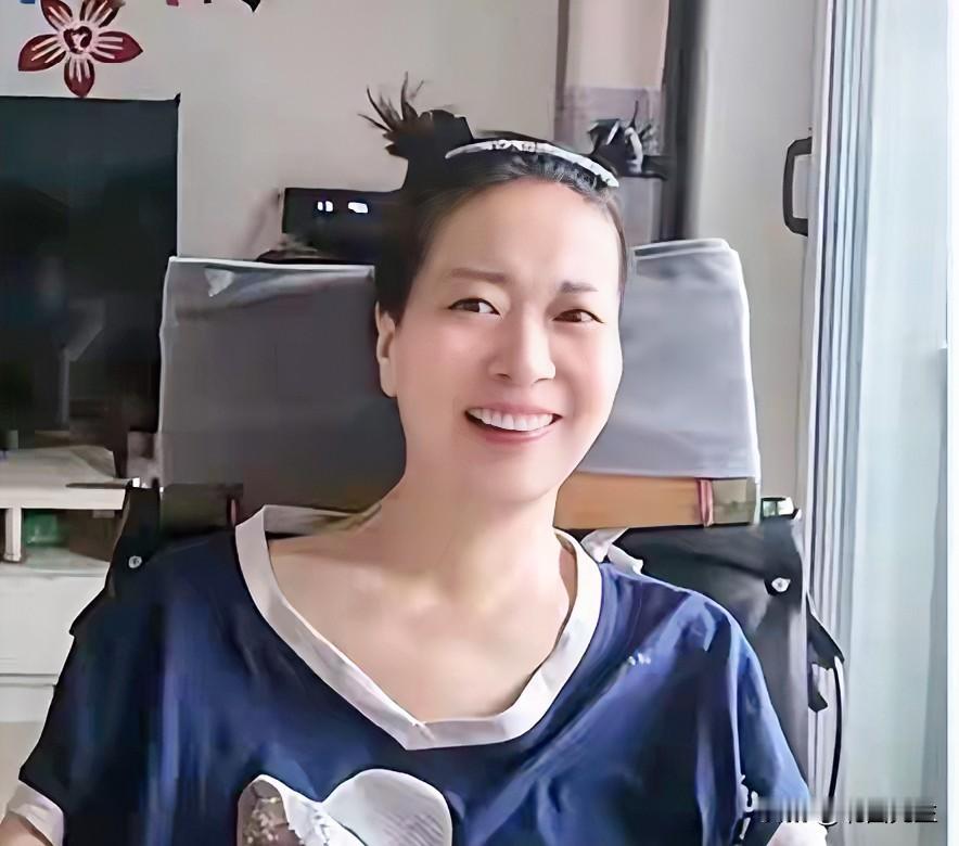 女子渐冻症患者，花4000元找十年前追过自己的男人当护工，网友们也被搞晕了！
