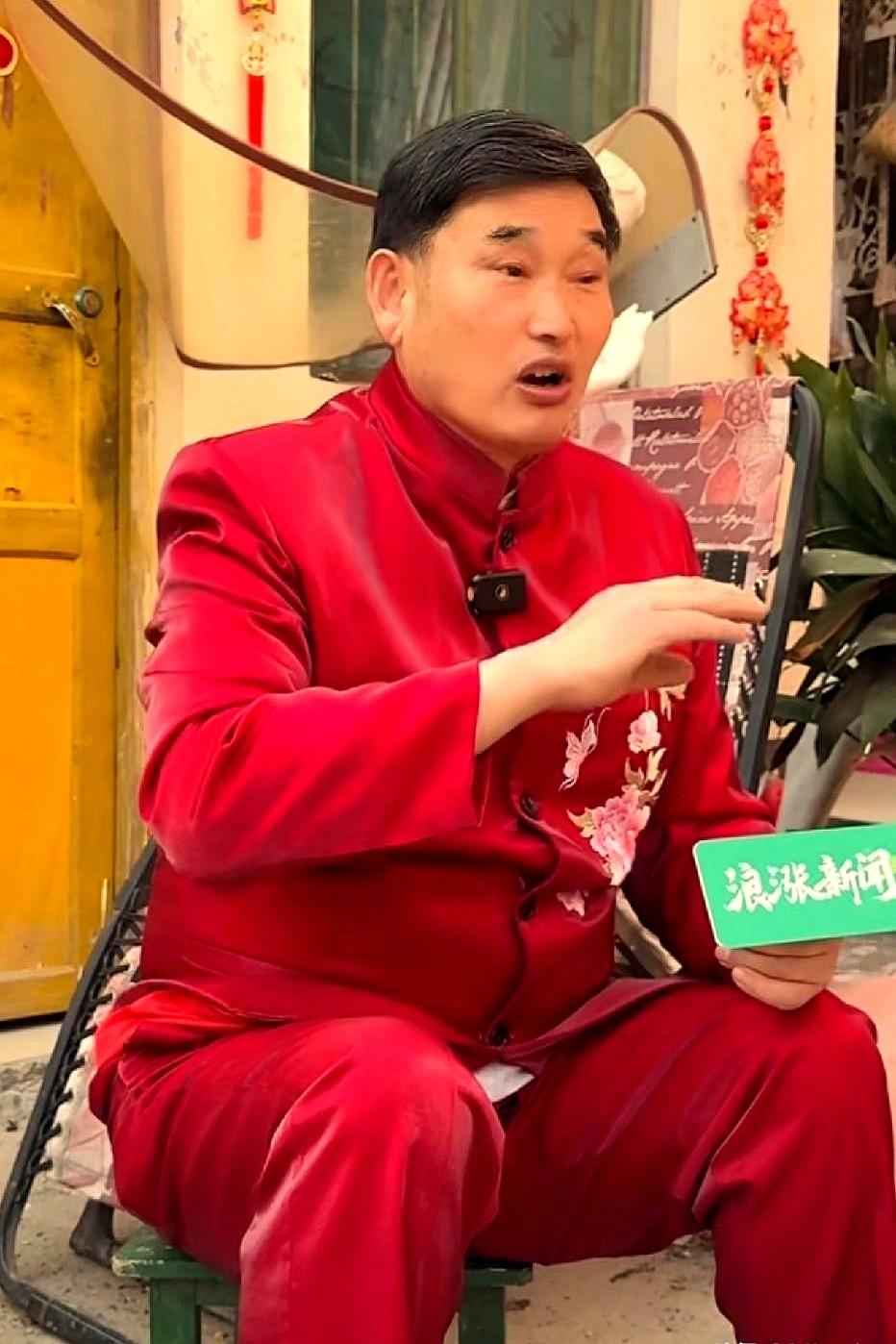 小学没毕业的农村草根，朱之文这15年，活得是真明白！

他就是朱之文，一个山东农