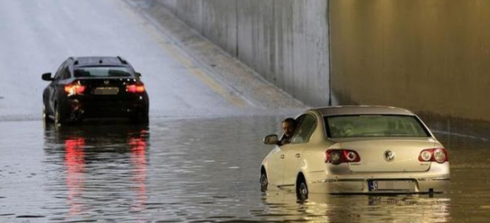 买车之前先“问驾”——【每日汽车小知识（285）】油车涉水熄火，为啥不能二次启动