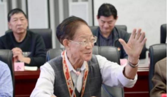 “我老了，不需要那么多钱，”2020年，一生抠门的大学教授王泽霖，却大手一挥捐出