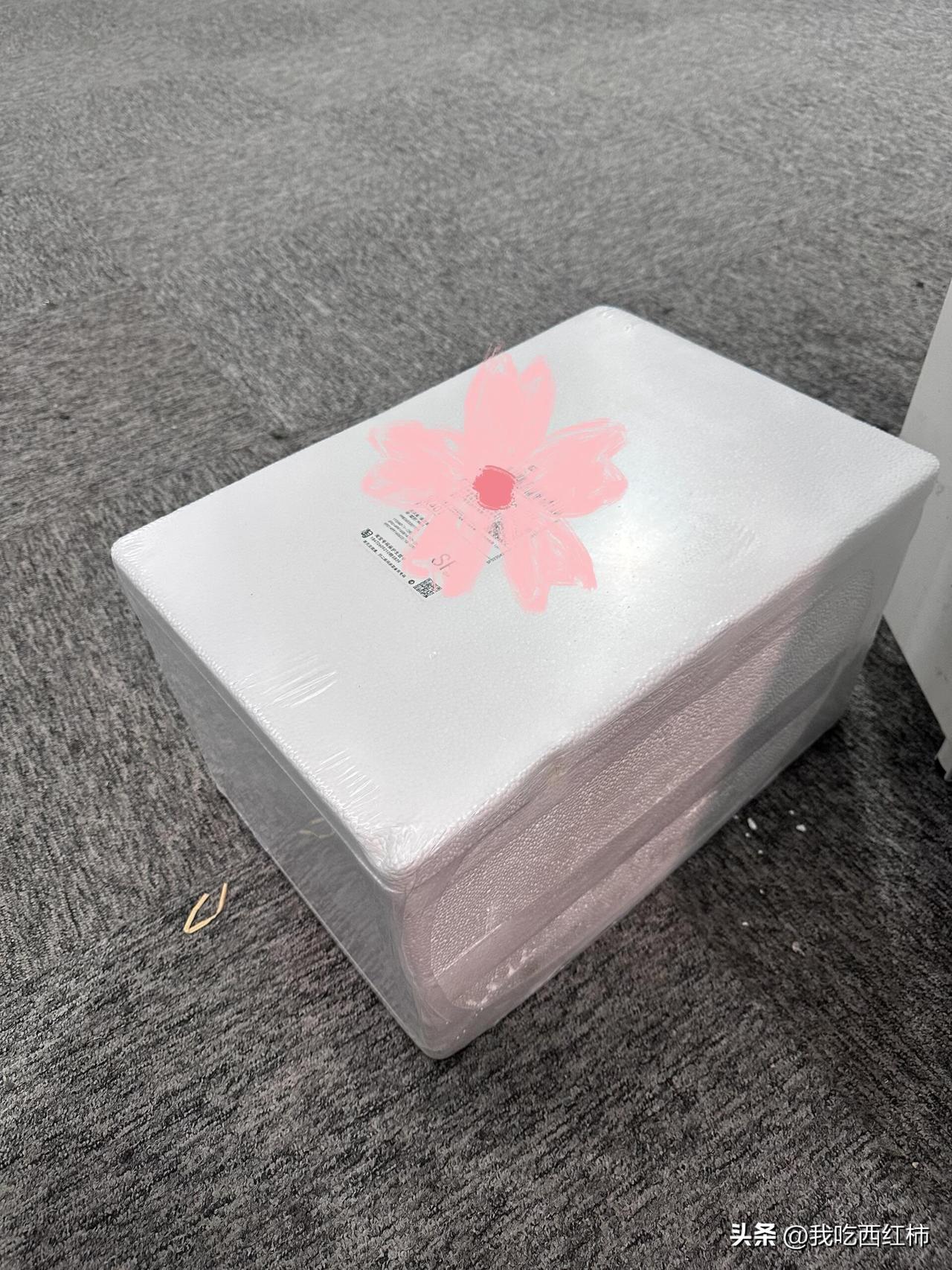 听说单位派件的顺丰小哥，要走了。
我在这上班六年了，我来他就在。开始他还会在我们