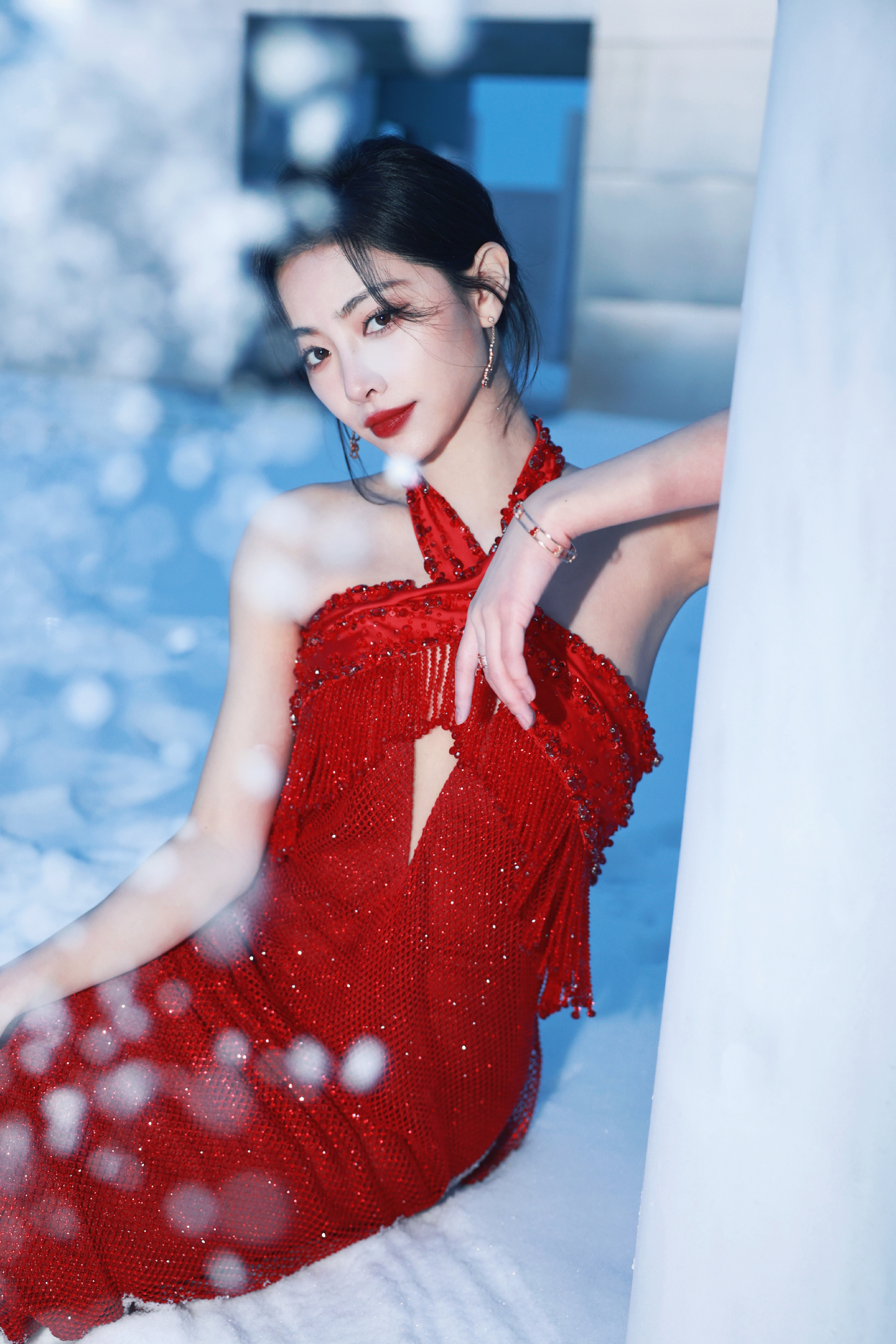许佳琪，红裙热烈，冬雪有佳期 ​​​