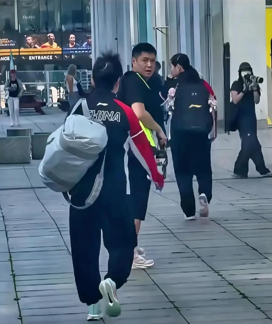 瑞典大满贯，
又见莎莎三人组合，
这才是最踏实的感觉。

瑞典大满贯上训第一天，