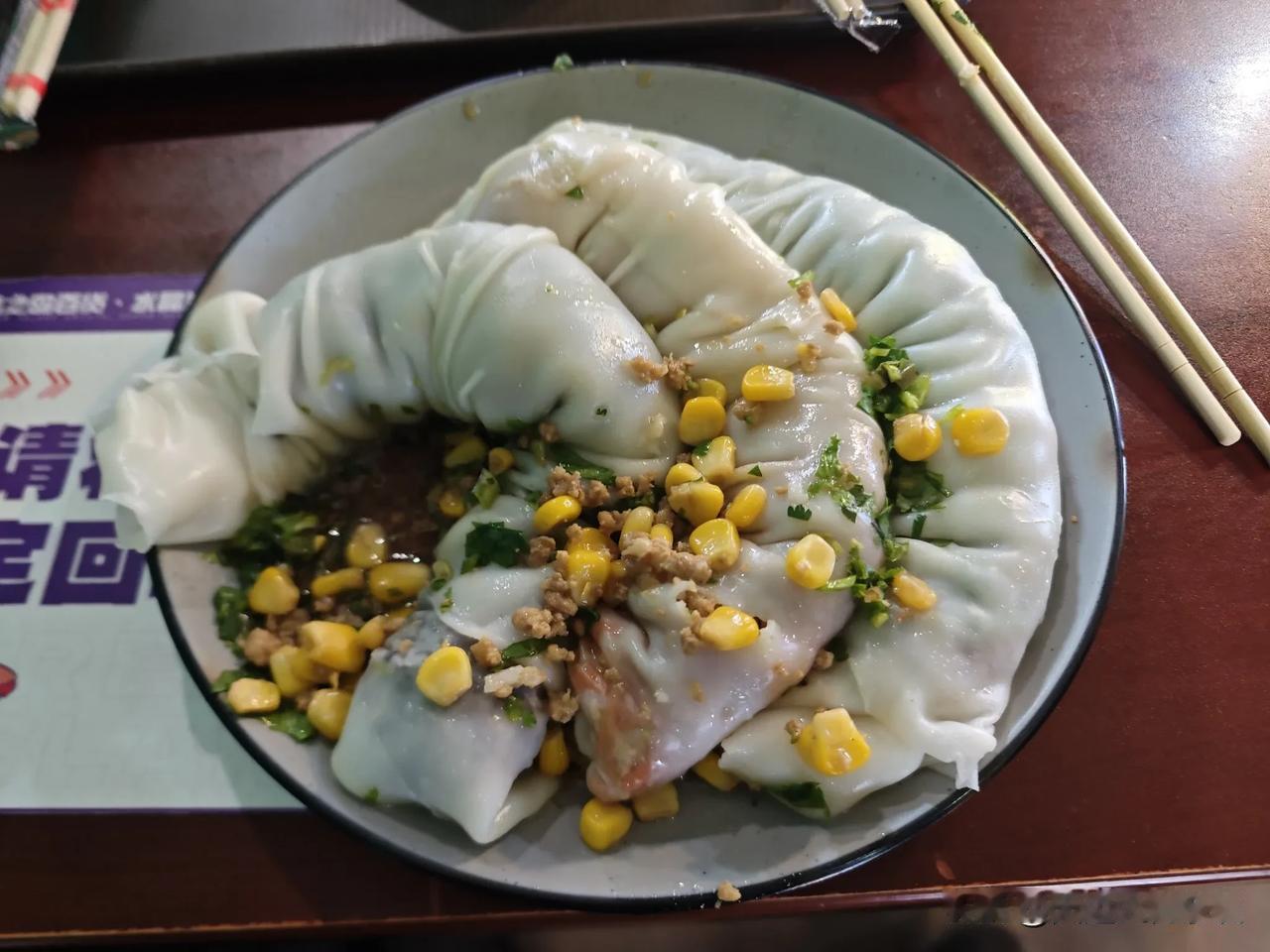 题目：南宁肠粉的滋味

南宁，这座绿意盎然的城市，总能在不经意间给人以惊喜。而对