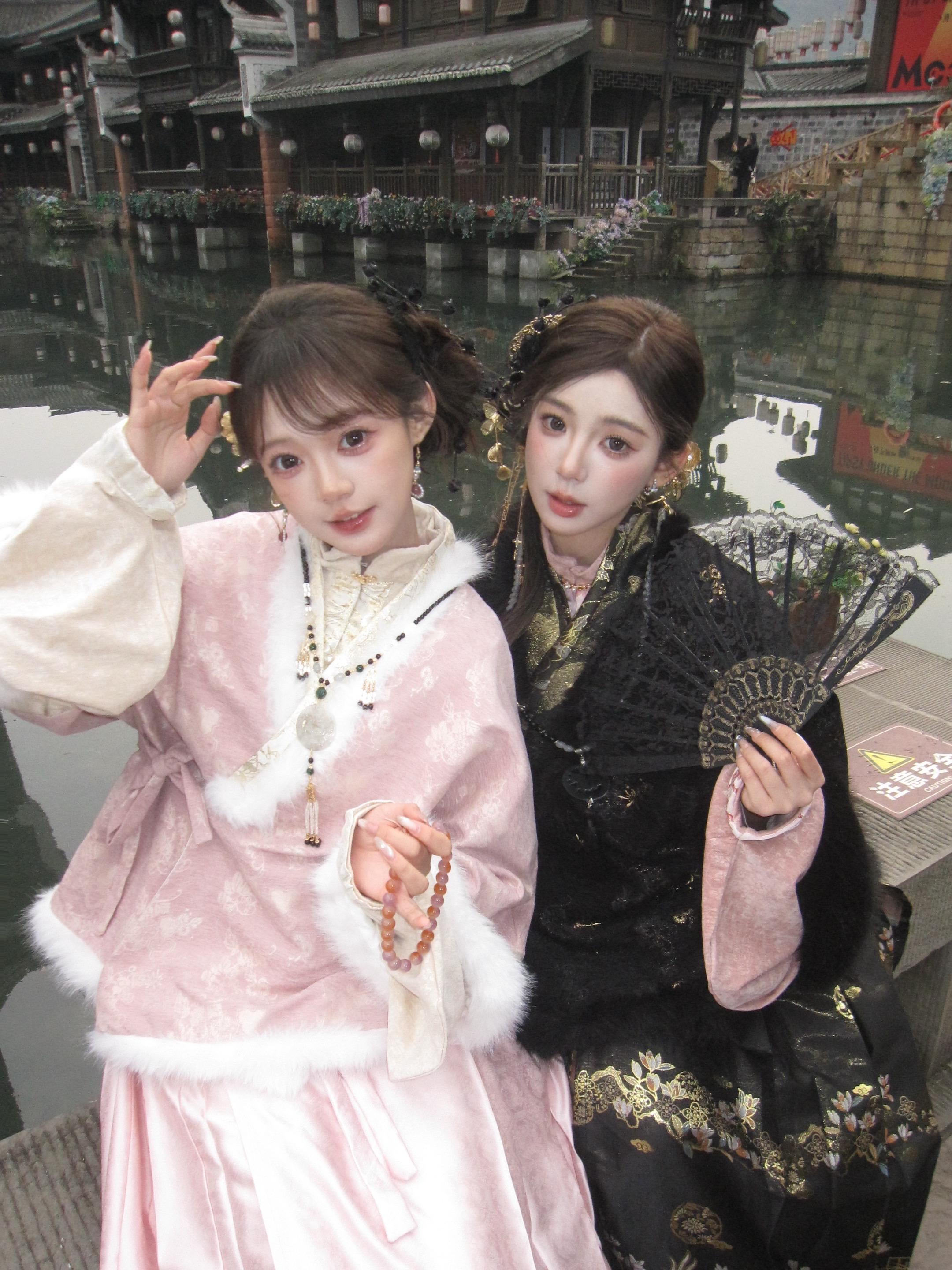 “我和我的好闺闺，永远天下第一好”和闺闺在李庄拍到了明制千金大小姐😍