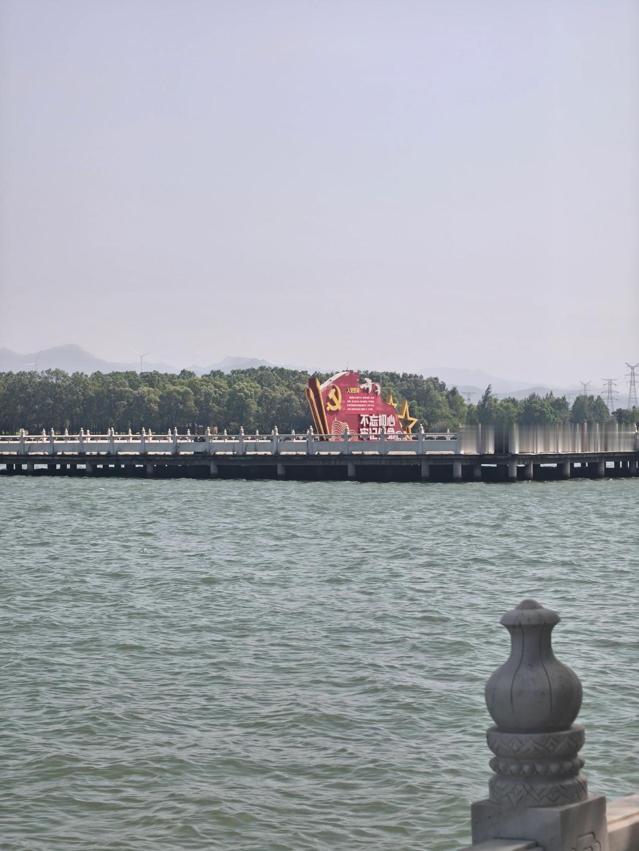 景点打卡 海滨公园 浮桥