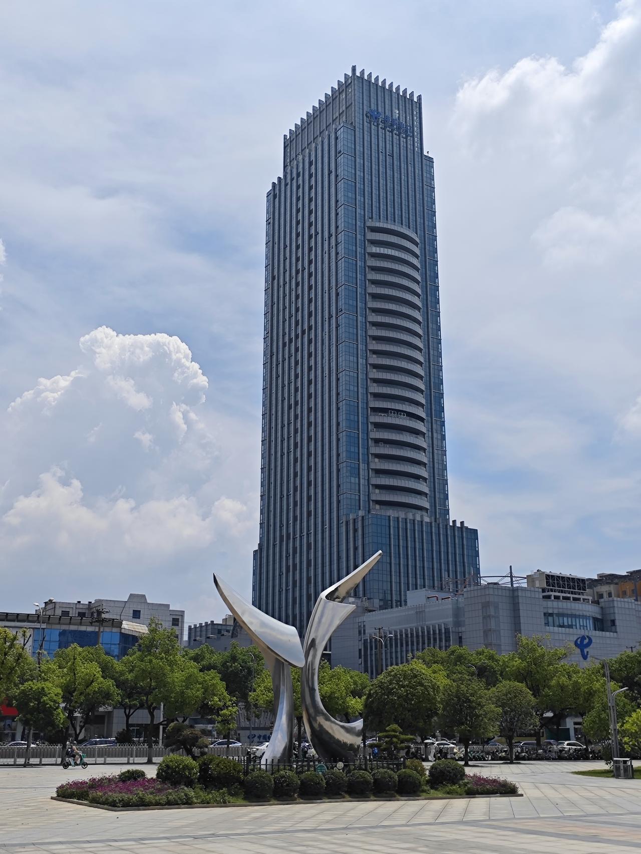 长江中游三省一卡通可以游览哪些景区？

长江中游三省旅游一卡通（湘鄂赣）
 
三