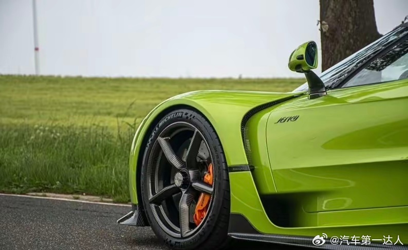科尼赛克 Jesko Absolut 高定亮绿色版现身 ​​​