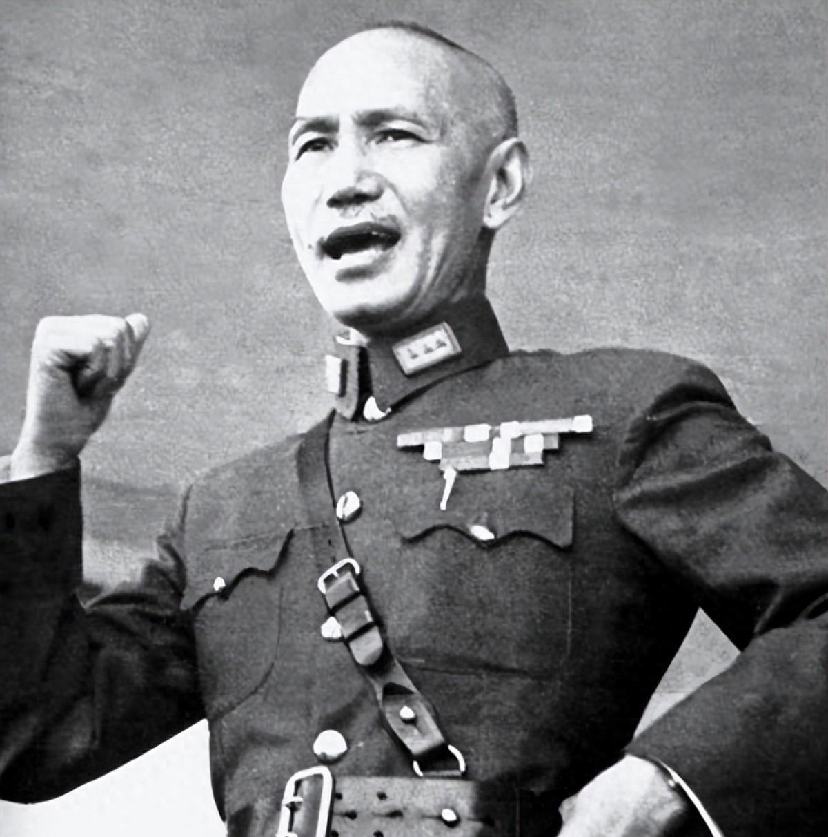 卫立煌新年到八路军办事处拜访，朱德亲自作陪观看表演，卫立煌提出希望介绍更多人才！