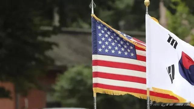 美国总统特朗普表示，已命令国防部长赫格塞思缩减与韩国的军事演习规模，认为这些演习