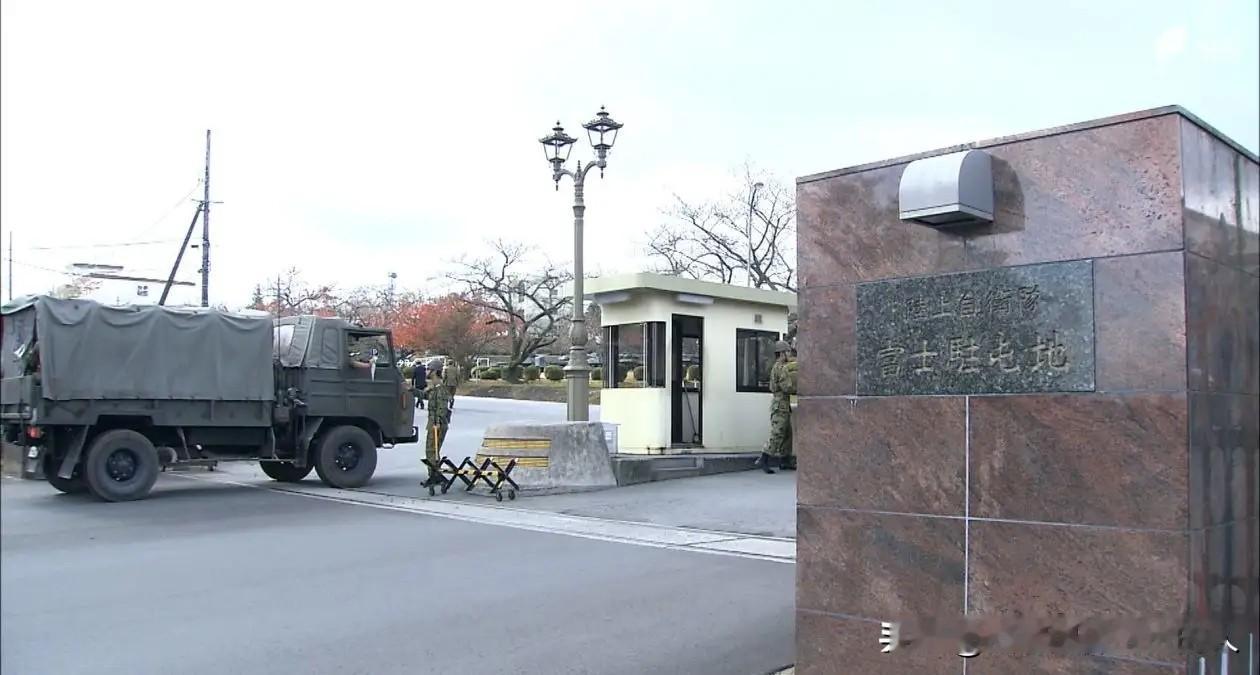 真的是搞笑，接连出现这样的事情！

3月24日晚，日本陆上自卫队员村田晃大，带刀