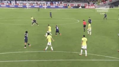 日本队连扳三球，3-2领先巴西…… ​​​