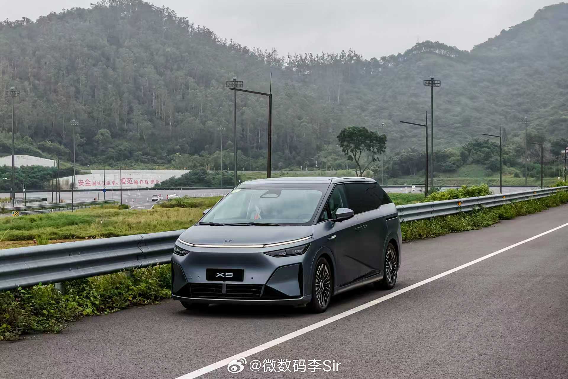 小鹏X9搭载GX同款驾驶员失能辅助系统小鹏X9驾驶员失能还能稳稳安全靠边小鹏X9