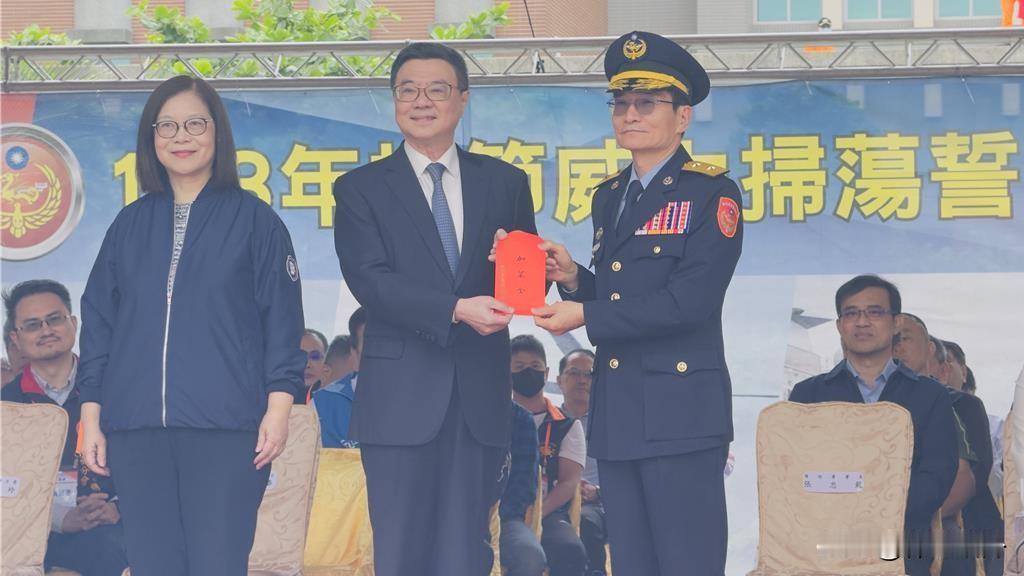 台海巡今天举行“威力扫荡”誓师大会，他也到了现场
今天，台湾海巡部门举行“威力扫