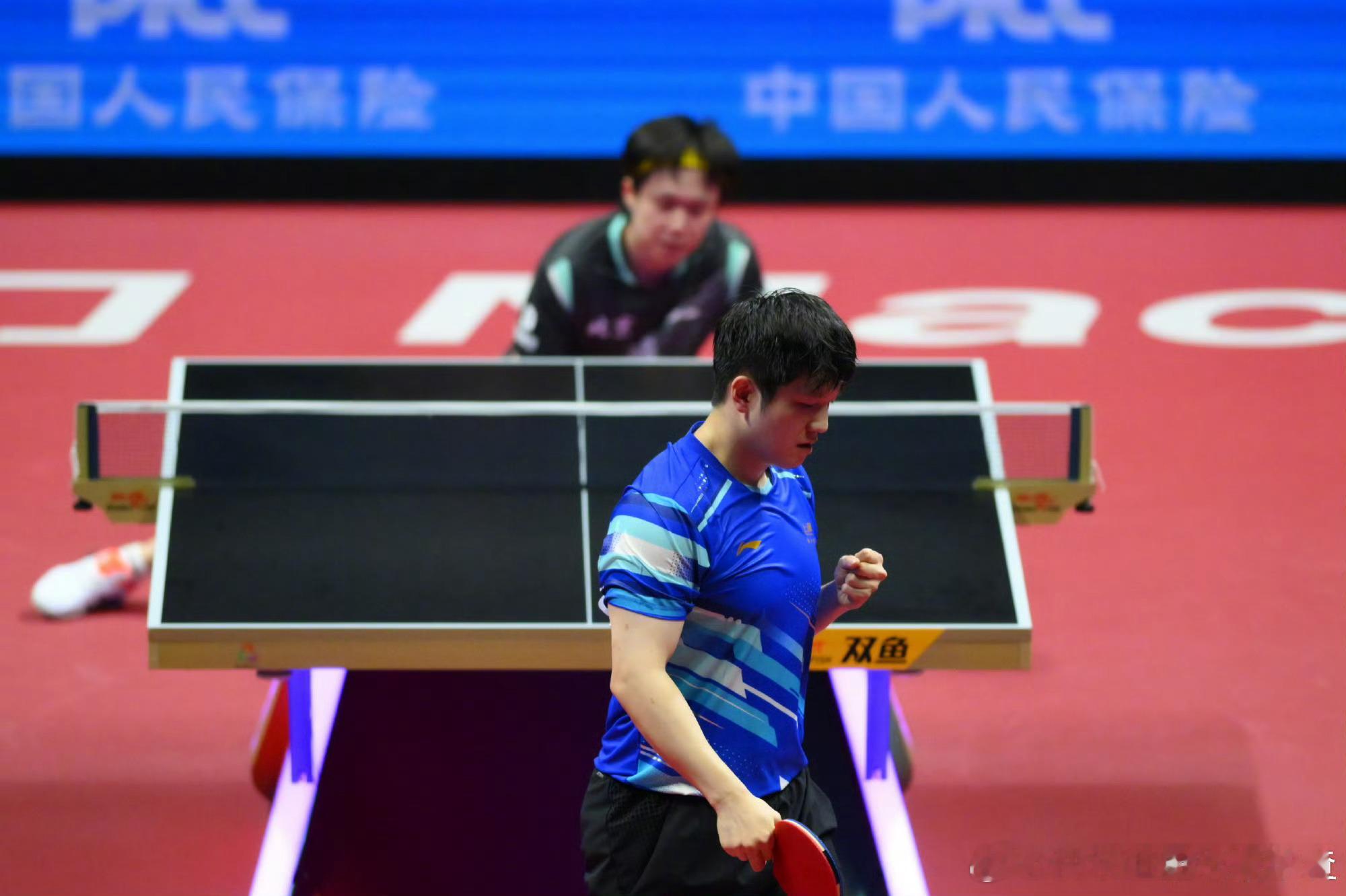 全运会半决赛对战，樊振东4-2战胜王楚钦。第一局：樊振东7-11王楚钦第二局：樊