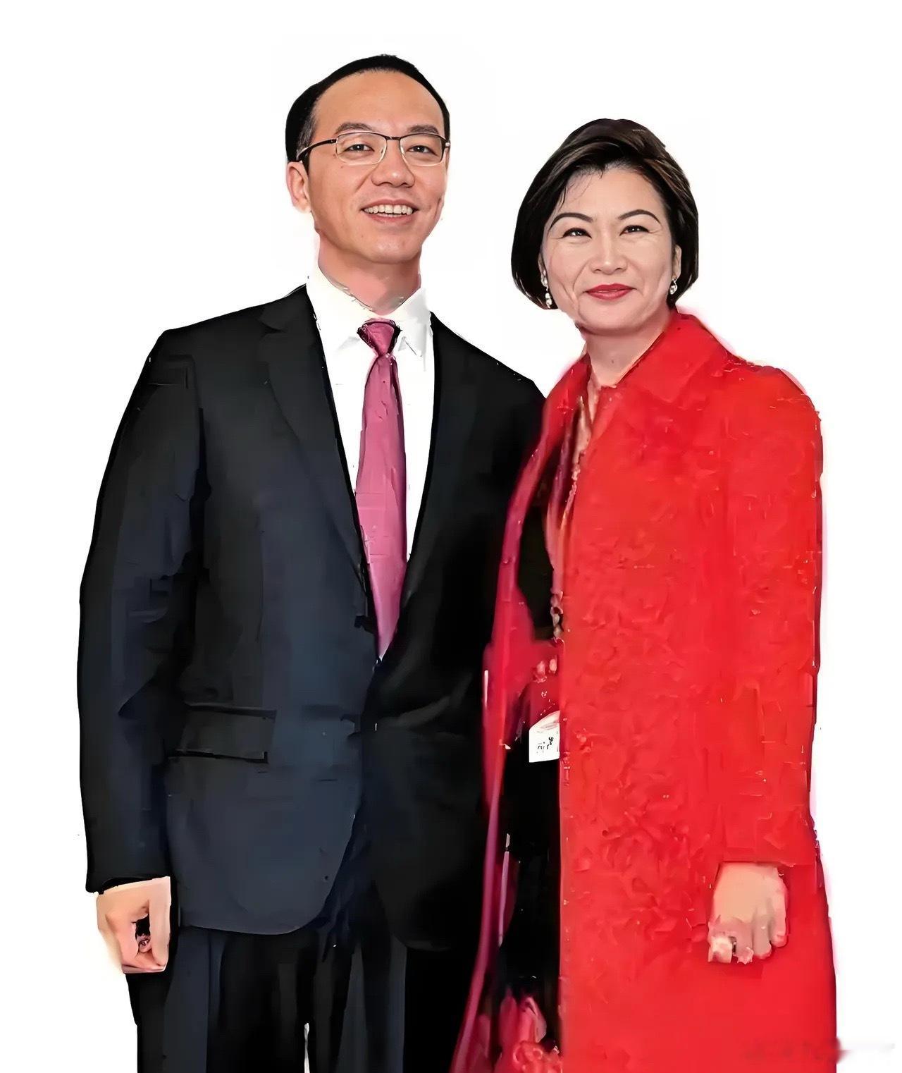 周群飞的千亿财富不值得羡慕真正值得羡慕的是她身后的男人这个“千亿富婆”背后的男人