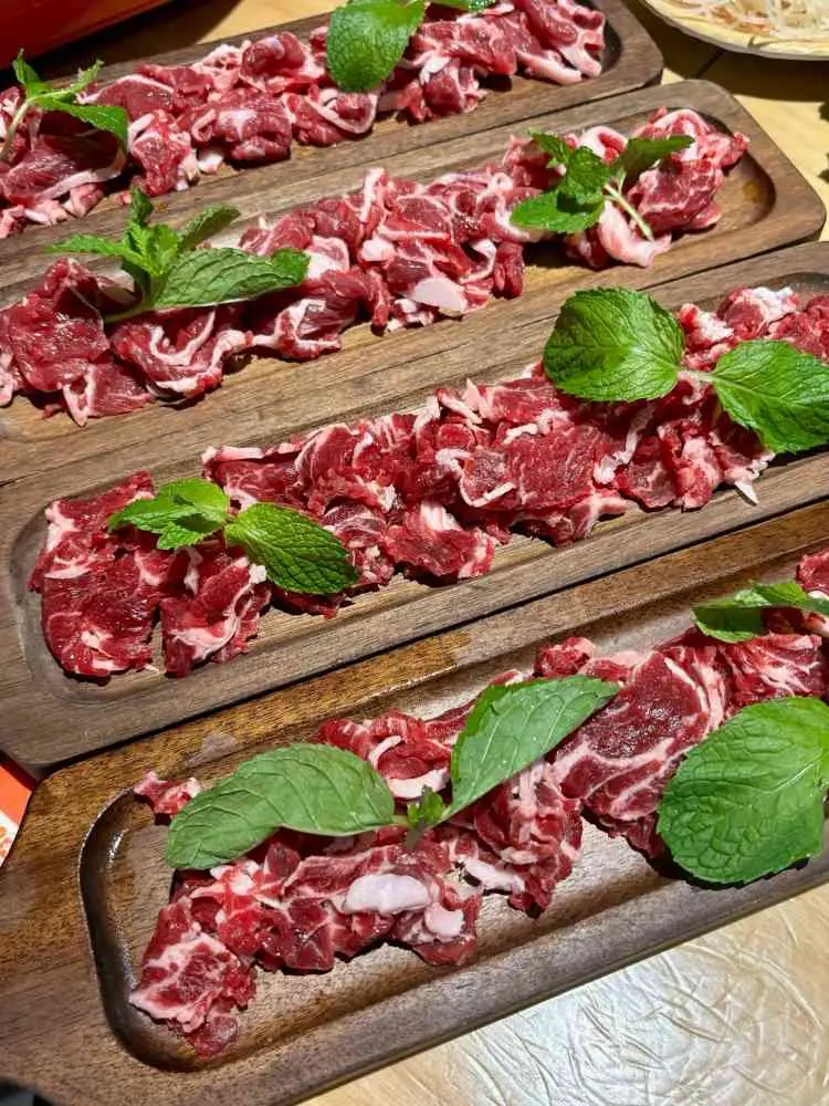 王富贵酸汤牛肉火锅自助