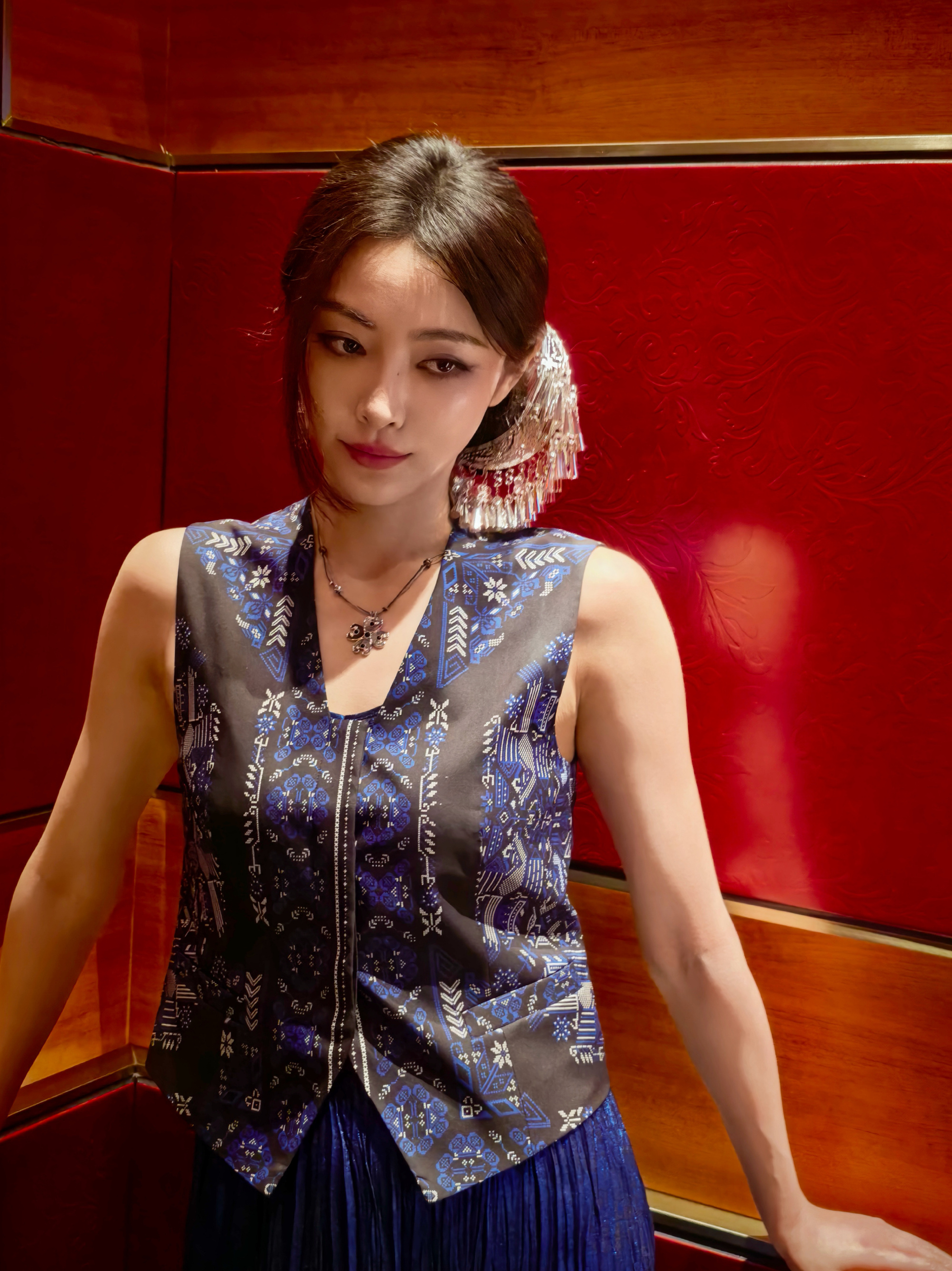 许佳琪一抹雅蓝 